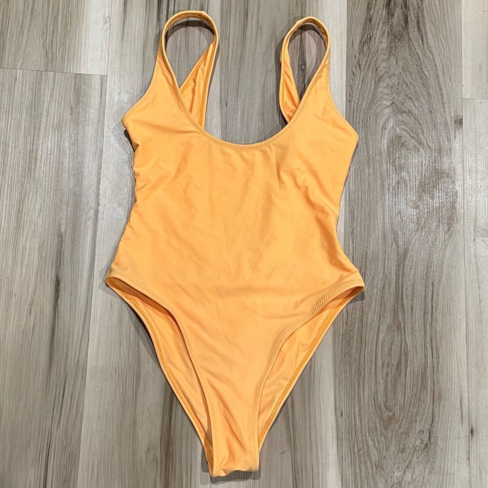 White Fox Boutique Swim Orange One Piece Swimsuit Women’s Medium